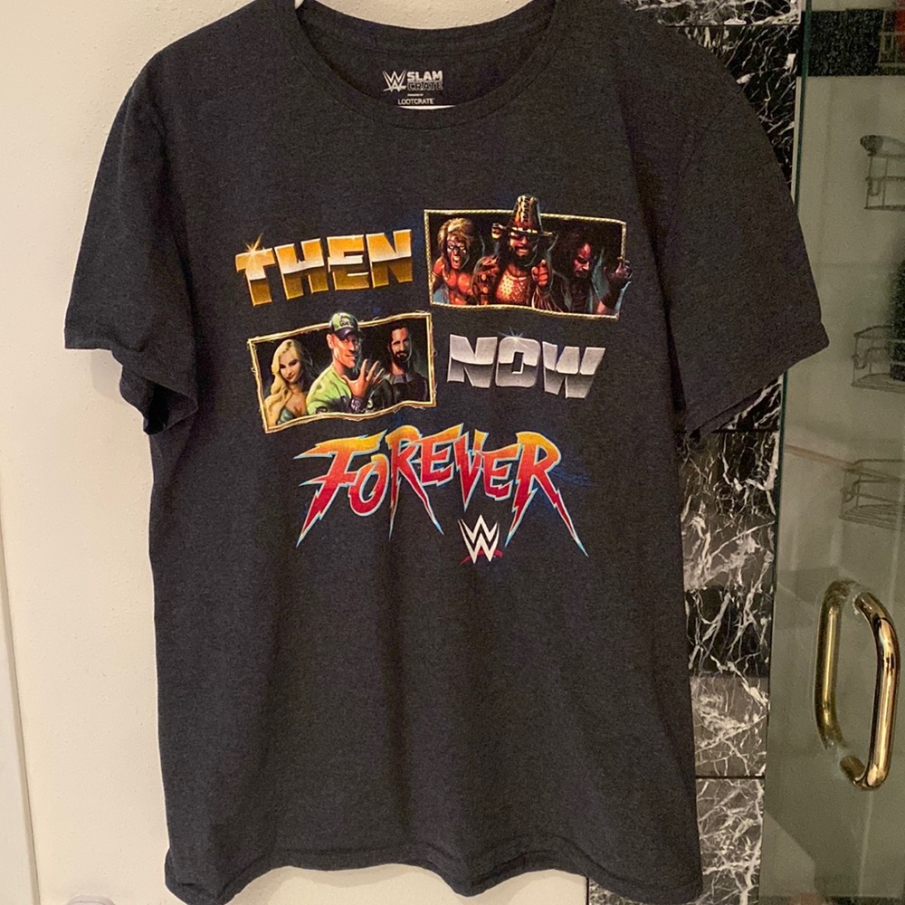 Mens Large WWE graphic T